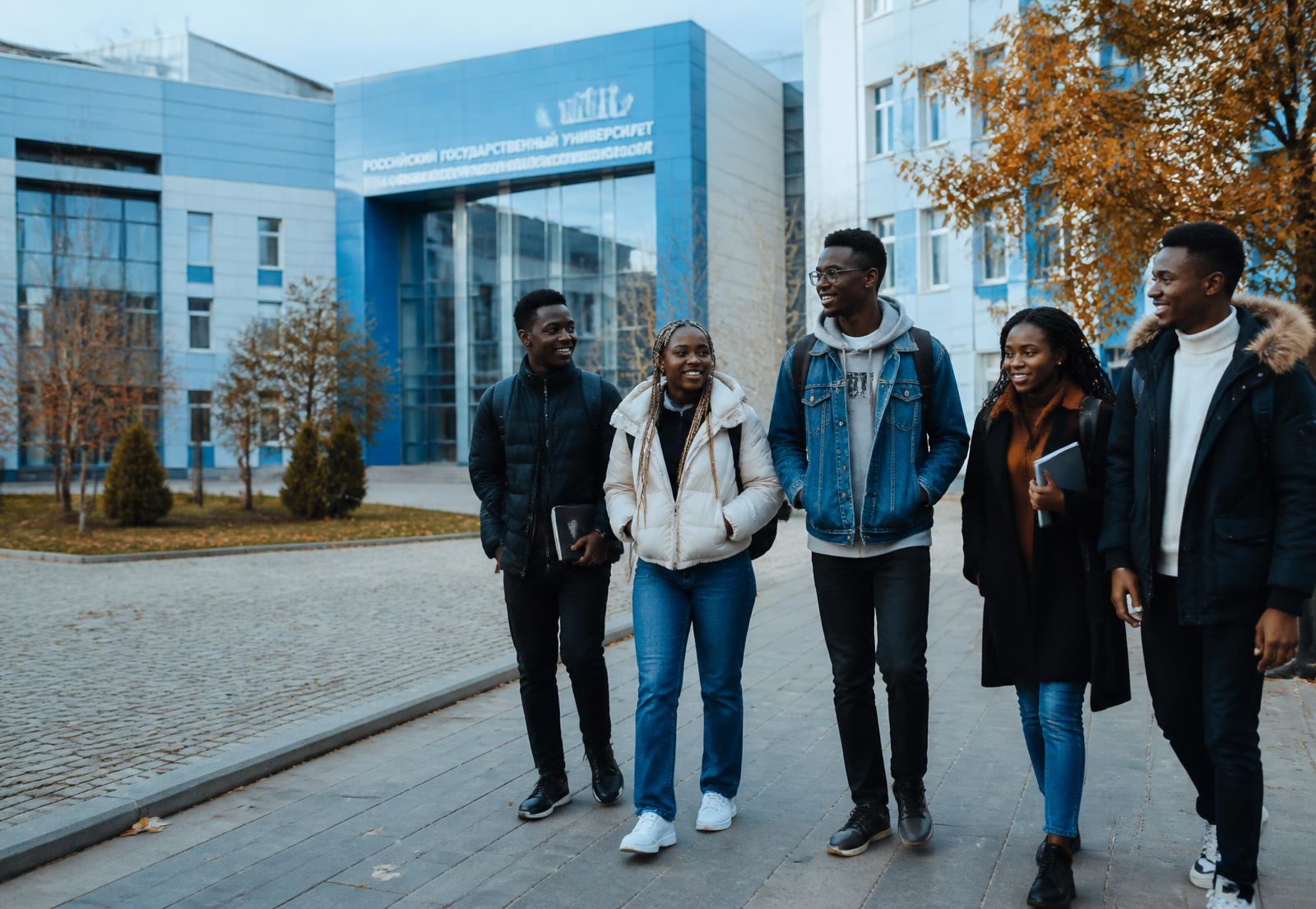 Étudiants camerounais sur un campus universitaire russe